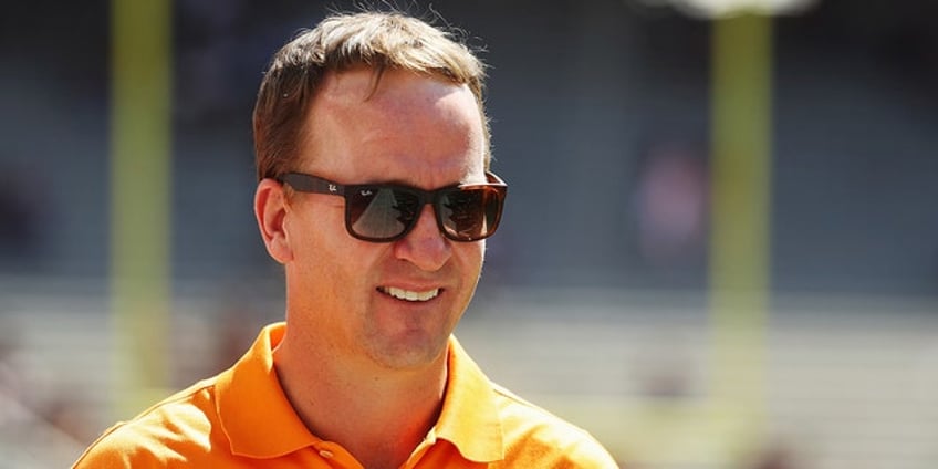 peyton manning takes on new role as professor at university of tennessee