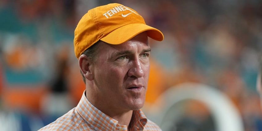 peyton manning takes on new role as professor at university of tennessee