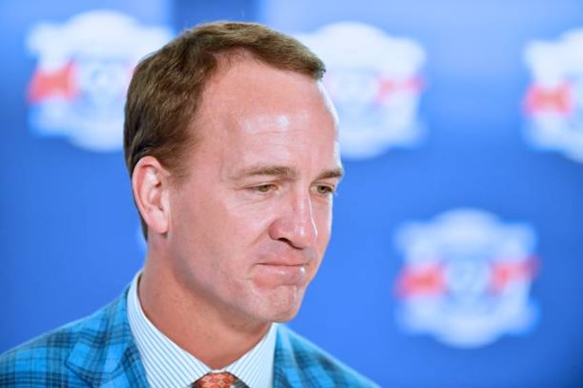 peyton manning to teach communications course at tennessee