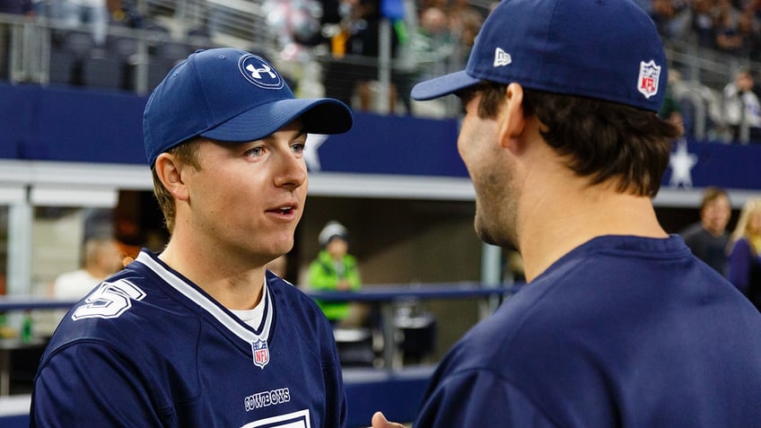 Jordan Spieth talks to Tony Romo