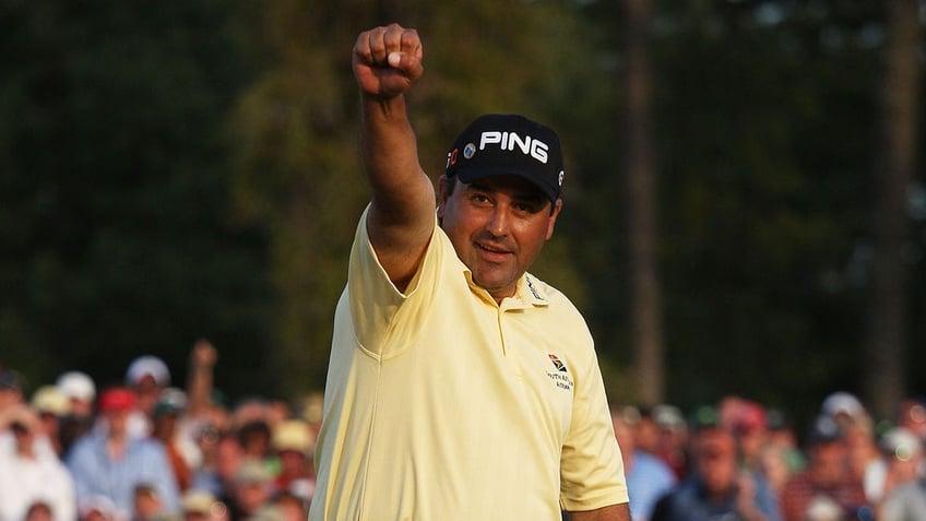 Angel Cabrera after putt