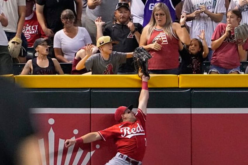 pham loses homer on bizarre fan interference diamondbacks beat reds 10 8