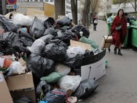 Philadelphia blue-collar union, city resume talks as trash piles up