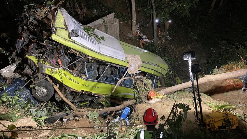 philippines bus crash kills 16 injures 12 after plunging off ravine