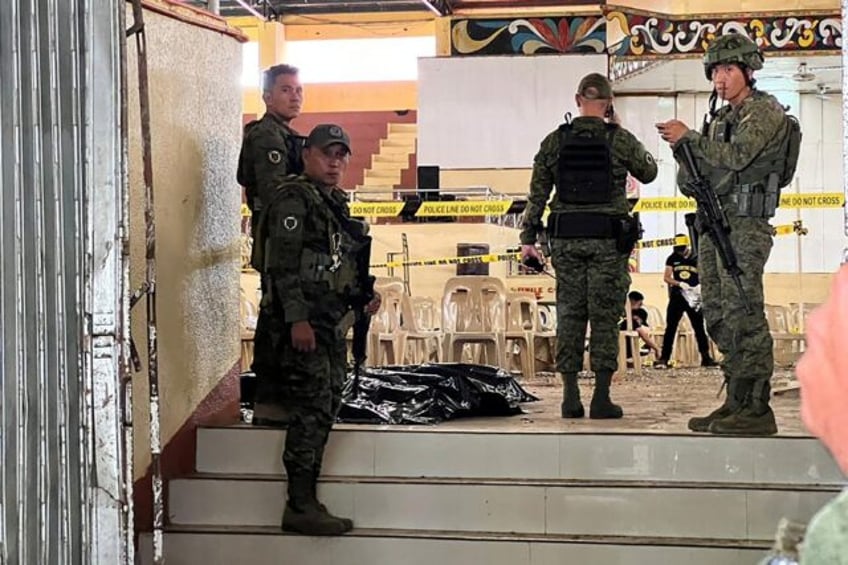 philippines chase four suspects in catholic mass bombing