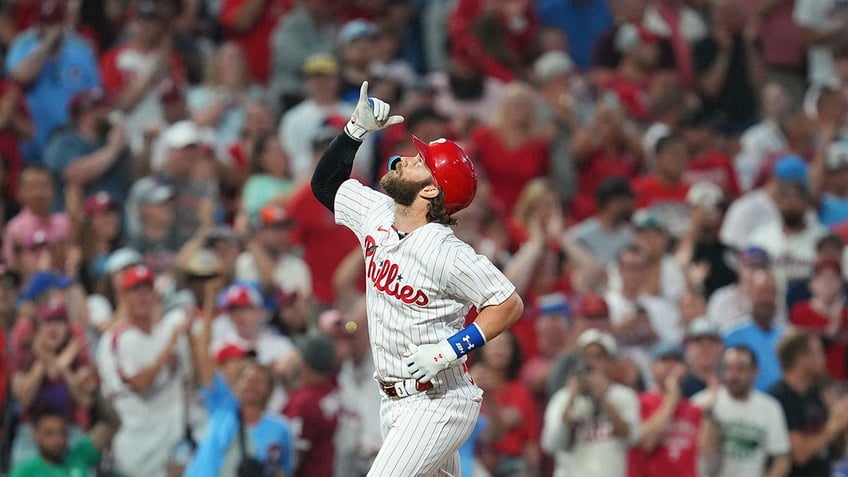 phillies bryce harper says radio caller motivated him to hit home run