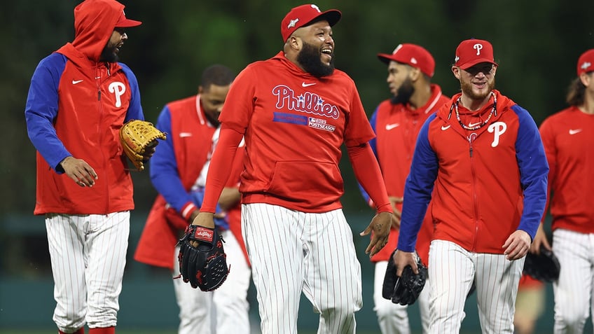 phillies bullpen relishes fan getting leveled by security following big win