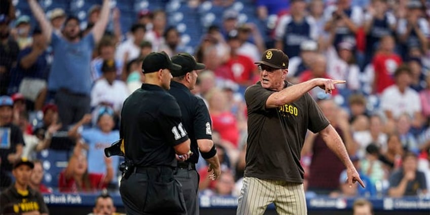 phillies kyle schwarber delivers walk off in win over padres