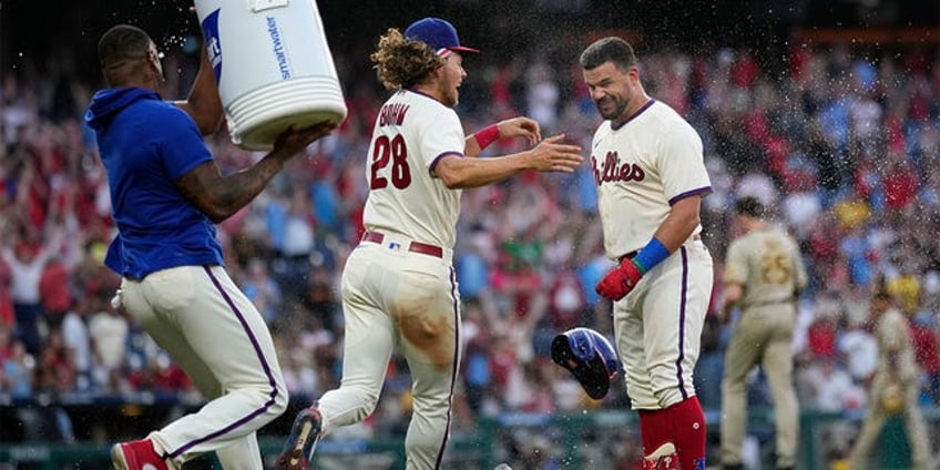 phillies kyle schwarber delivers walk off in win over padres