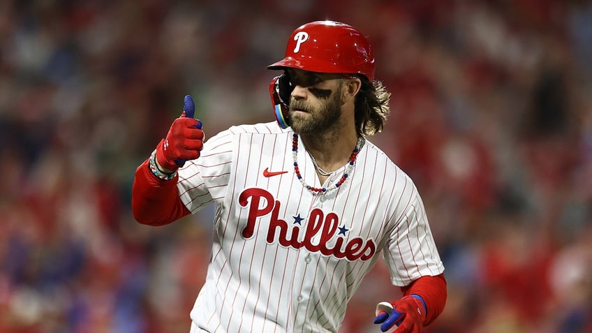 phillies use home run ball to take nlcs game 1 over diamondbacks