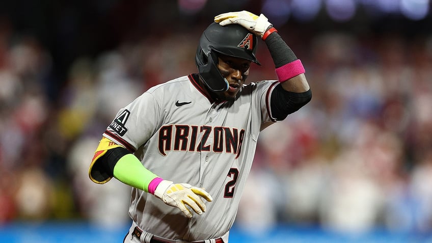 phillies use home run ball to take nlcs game 1 over diamondbacks