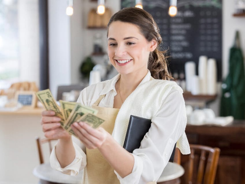 photo nacho average tip mystery woman gives texas waitress 2k surprise