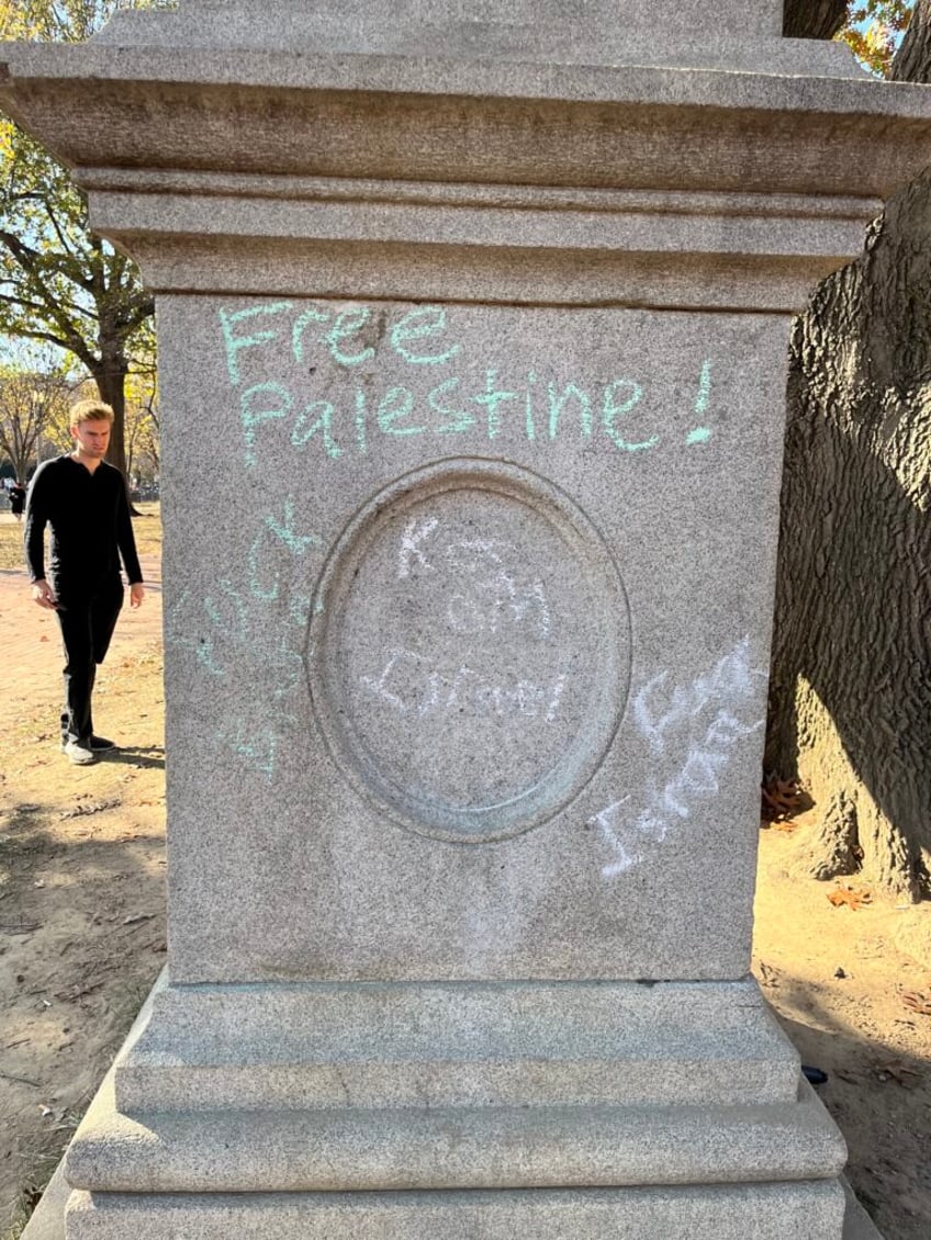 photos anti israel protesters desecrate monuments to american revolution near white house death to the usa