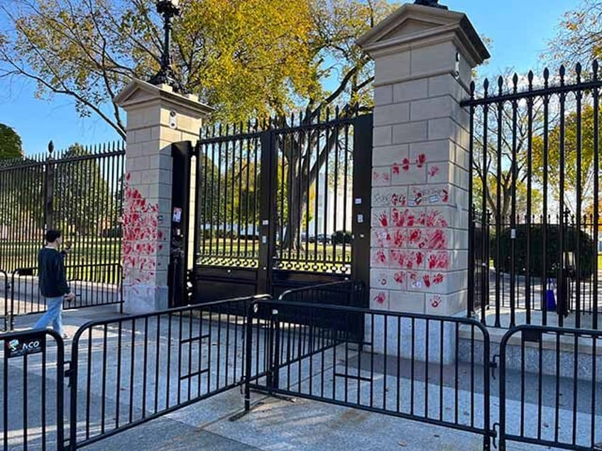 photos anti israel protesters desecrate monuments to american revolution near white house death to the usa