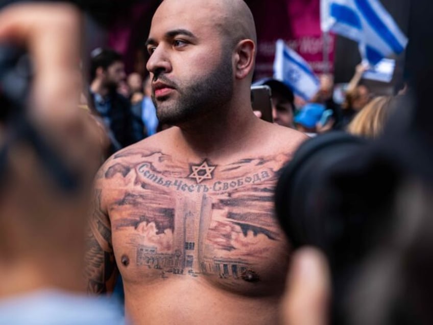 photos fierce israeli counter protest confronts pro hamas rally in new york