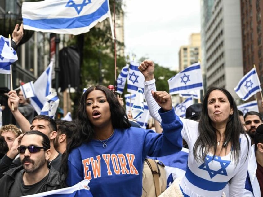 photos fierce israeli counter protest confronts pro hamas rally in new york