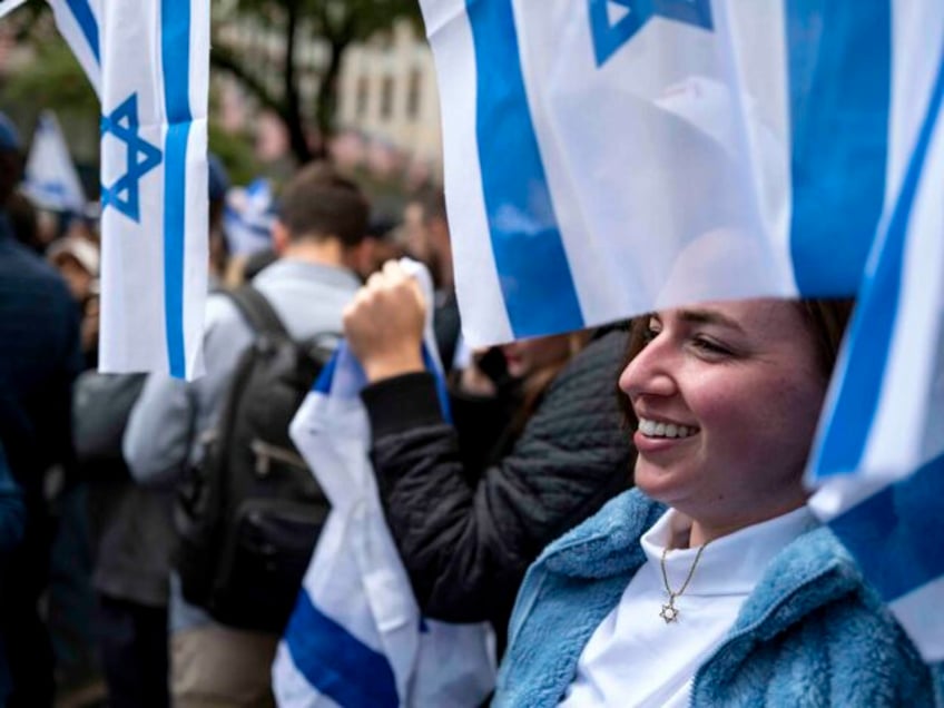 photos fierce israeli counter protest confronts pro hamas rally in new york