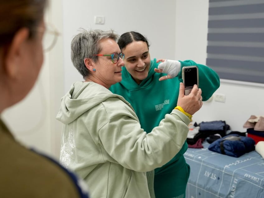 photos first images of israeli hostages reuniting with families