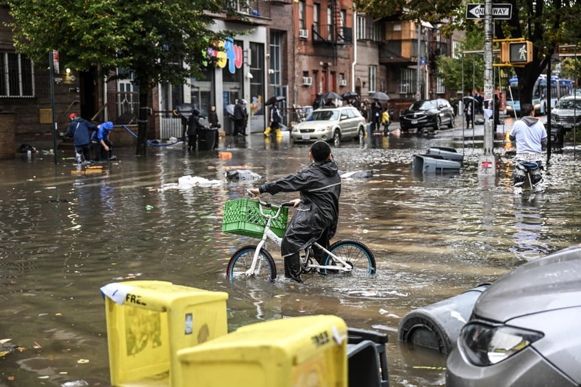 photos heavy rains bring flash floods to new york city roads and subways paralyzed as state of emergency declared