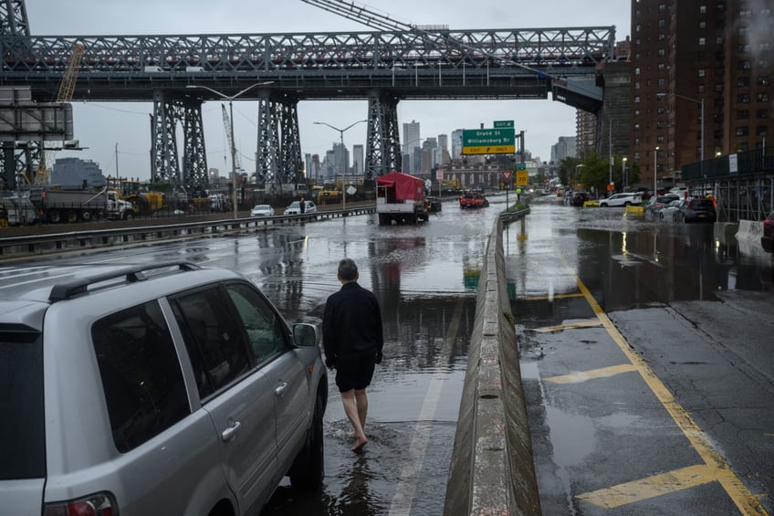 photos heavy rains bring flash floods to new york city roads and subways paralyzed as state of emergency declared