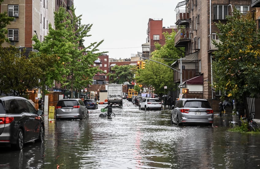 photos heavy rains bring flash floods to new york city roads and subways paralyzed as state of emergency declared