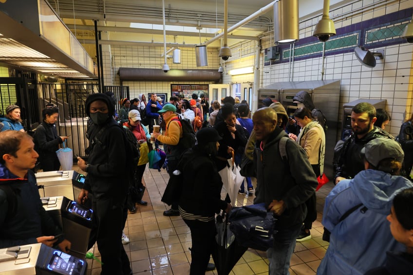 photos heavy rains bring flash floods to new york city roads and subways paralyzed as state of emergency declared