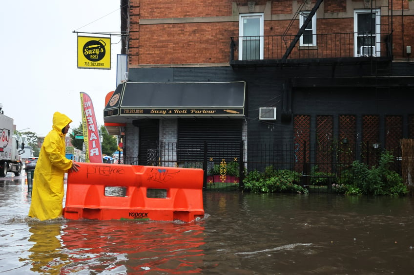 photos heavy rains bring flash floods to new york city roads and subways paralyzed as state of emergency declared