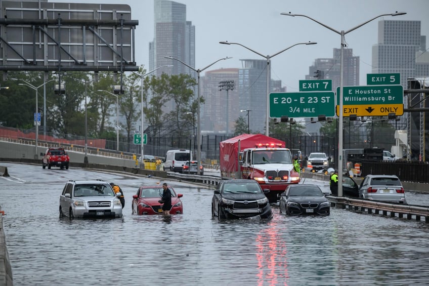 photos heavy rains bring flash floods to new york city roads and subways paralyzed as state of emergency declared