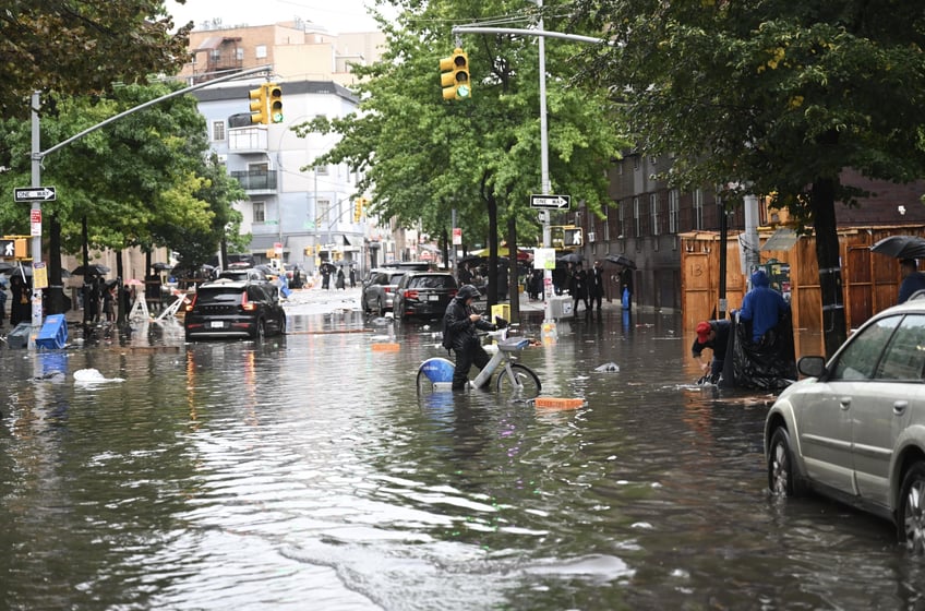 photos heavy rains bring flash floods to new york city roads and subways paralyzed as state of emergency declared