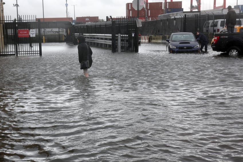 photos heavy rains bring flash floods to new york city roads and subways paralyzed as state of emergency declared