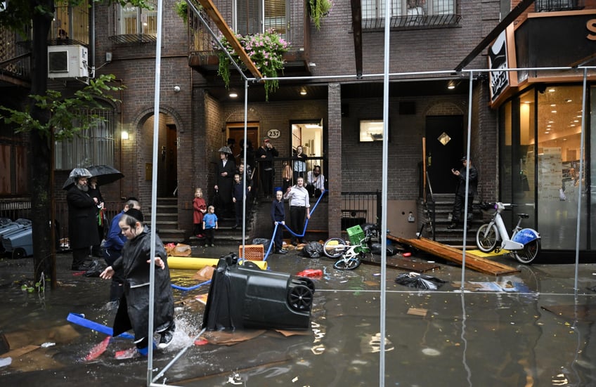 photos heavy rains bring flash floods to new york city roads and subways paralyzed as state of emergency declared