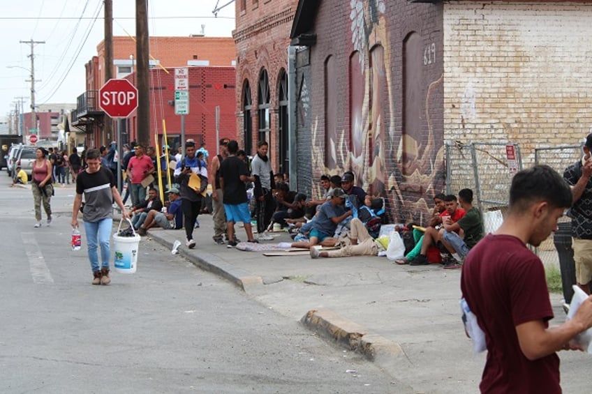 Migrants camp on streets of El Paso, Texas. (Randy Clark/Breitbart Texas)