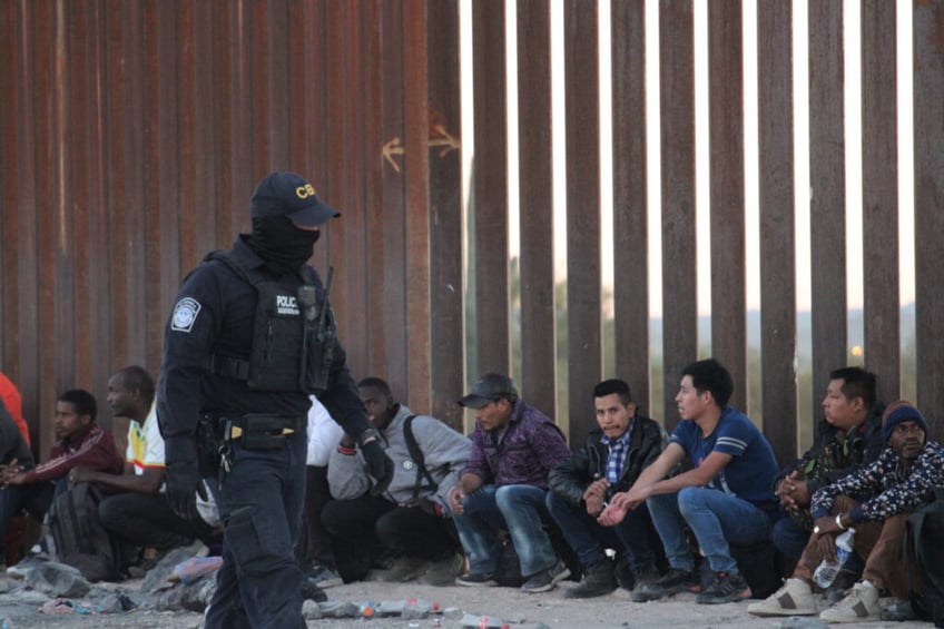 Migrants find CBP Officers in Lukeville, Arizona, instead of Border Patrol agents. (Randy Clark/Breitbart Texas)