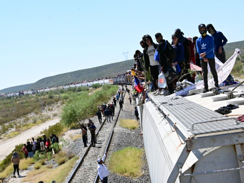 photos migrants using trains to reach mexican border city