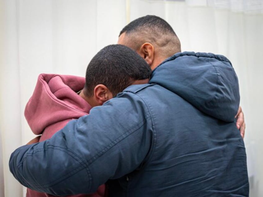 photos muslim israeli arab family greets freed relatives