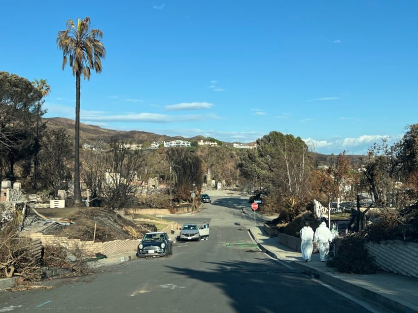 photos residents return to pacific palisades after trump intervenes