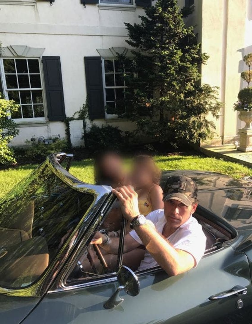 photos show hunter biden in dads corvette at delaware home on same day as shakedown message