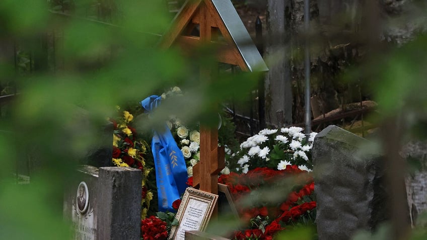 photos show prigozhins gravesite after burial in st petersburg russia