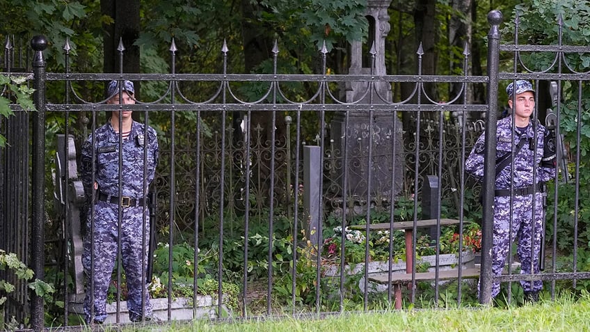 photos show prigozhins gravesite after burial in st petersburg russia