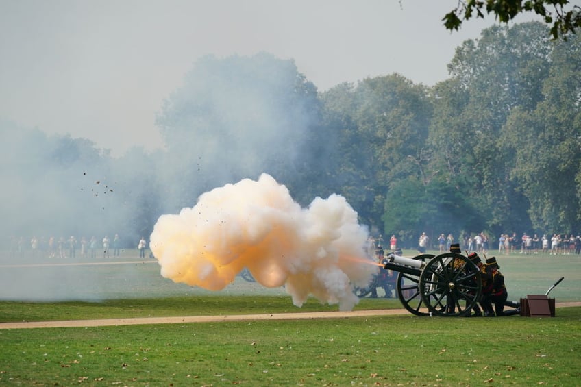 pics guns roar in memory of late queen elizabeth ii on first anniversary of passing