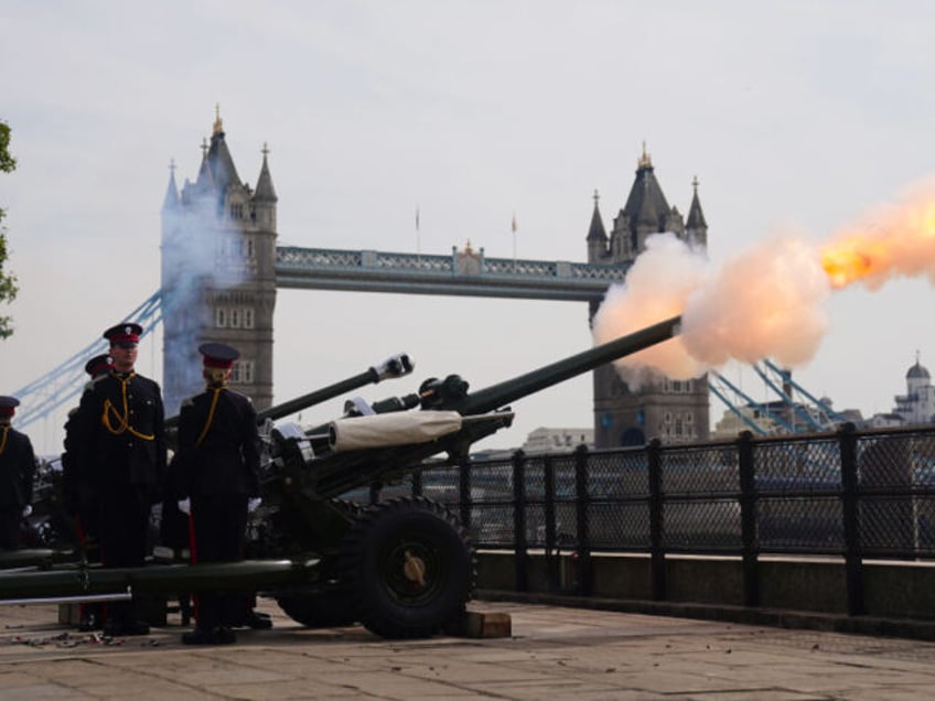 pics guns roar in memory of late queen elizabeth ii on first anniversary of passing