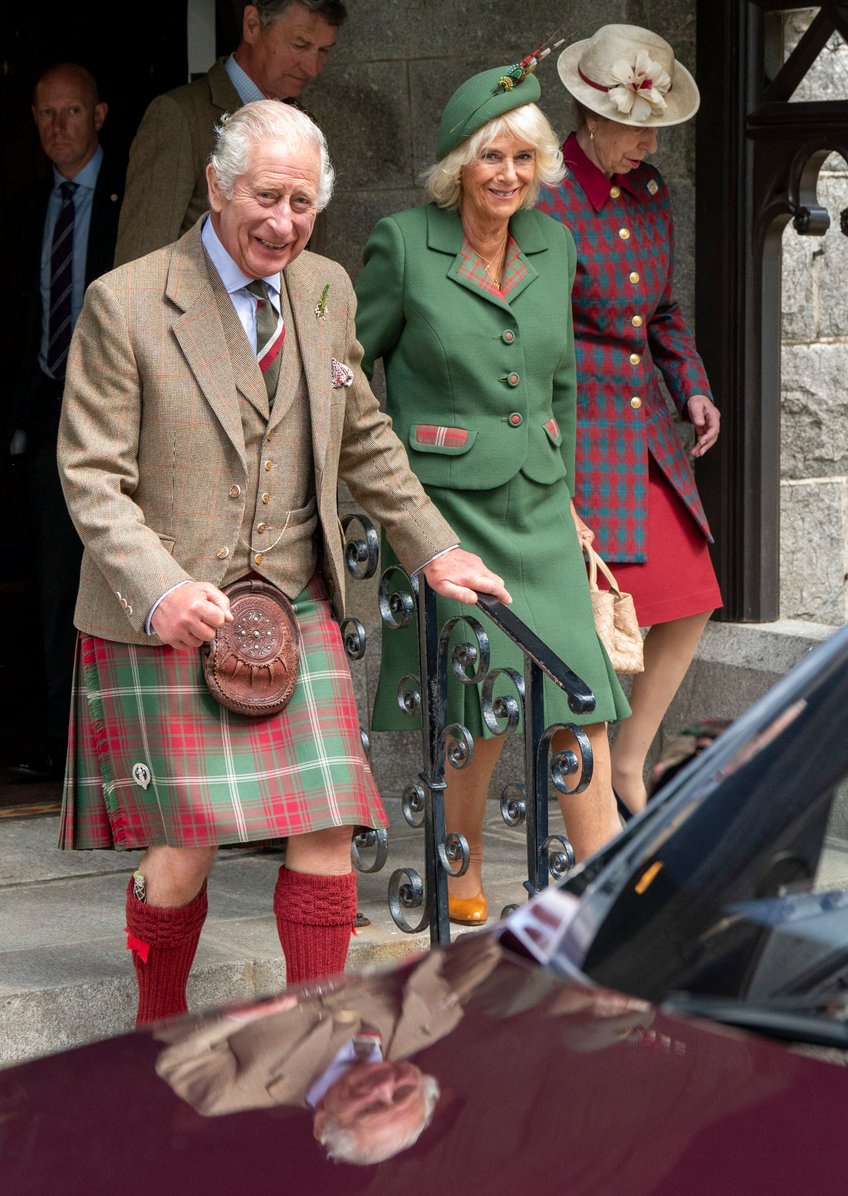 pics guns roar in memory of late queen elizabeth ii on first anniversary of passing