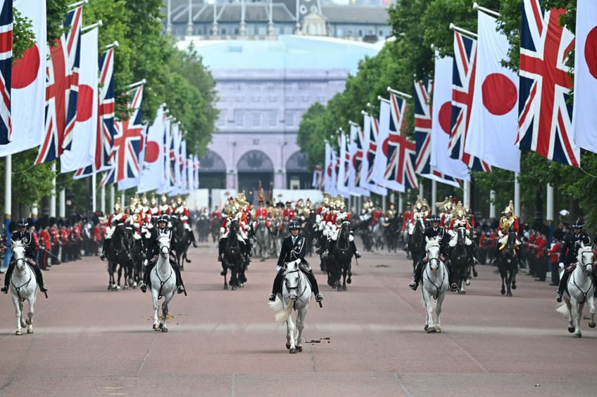 pictures british royals welcome japanese emperor for london state visit