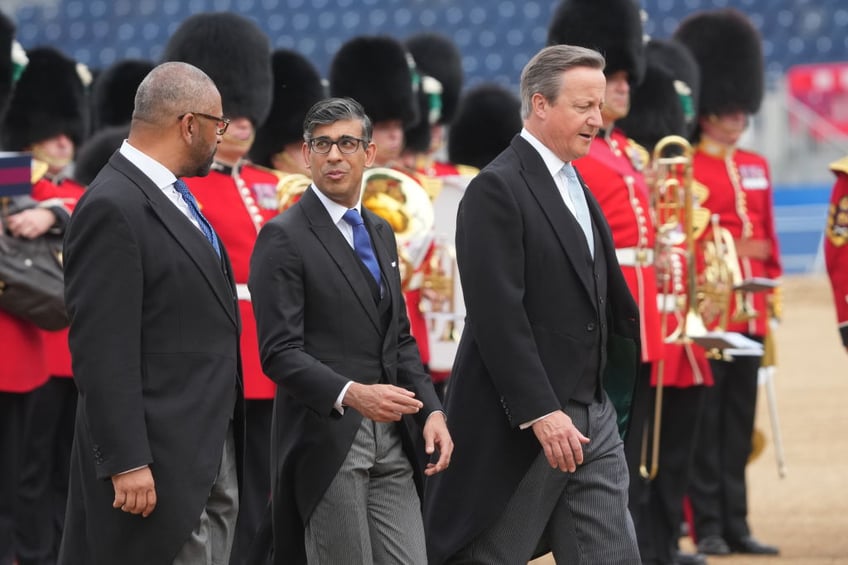 pictures british royals welcome japanese emperor for london state visit