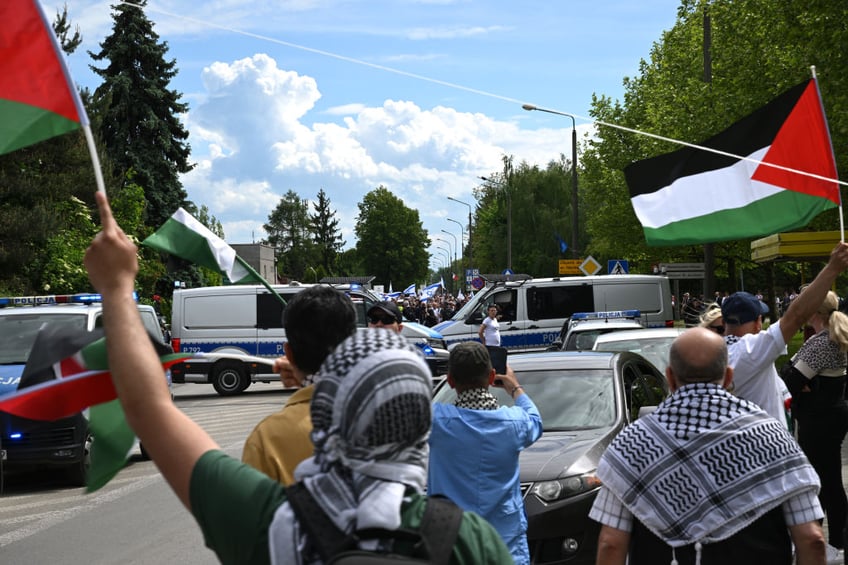 pictures palestine protesters disrupt memorial ceremony at auschwitz