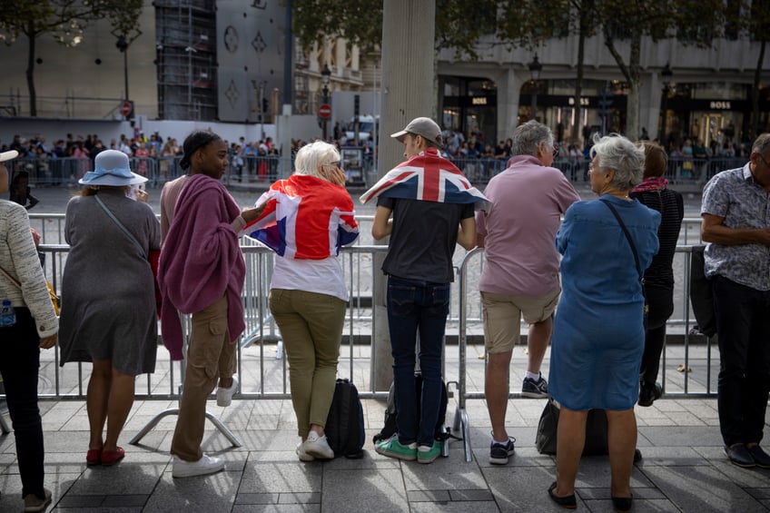 pictures paris rolls out red carpet for king charles iii on his first state visit to france
