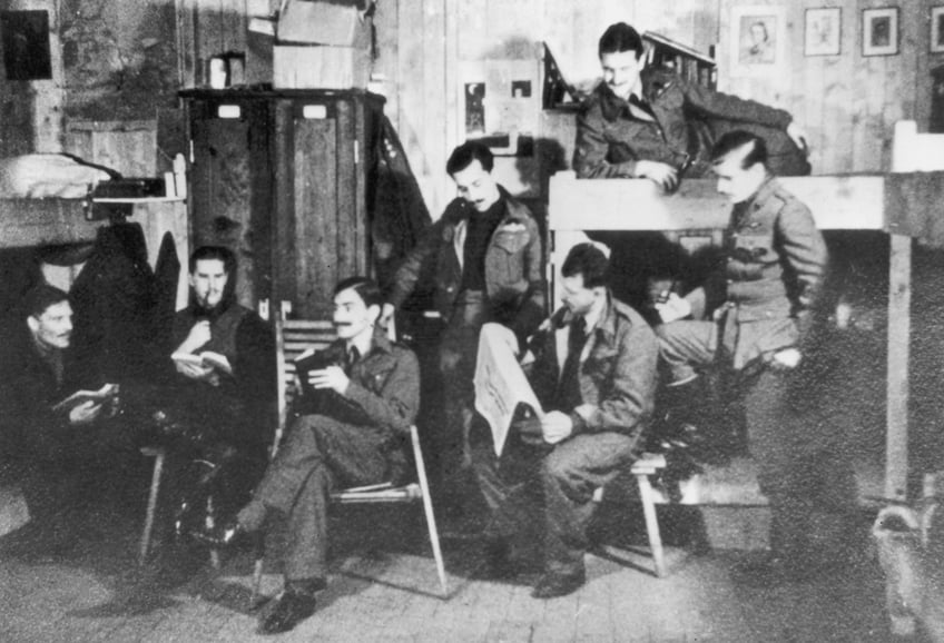 Captured RAF officers at Stalag Luft 3, 1944. It was from here that 76 POWs made a break for freedom, forming the inspiration for the war film 'The Great Escape'. (Photo by Hulton Archive/Getty Images)