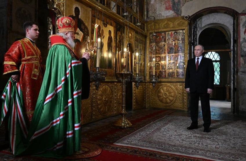 pictures russias putin sworn in for fifth term as president after barely contested election