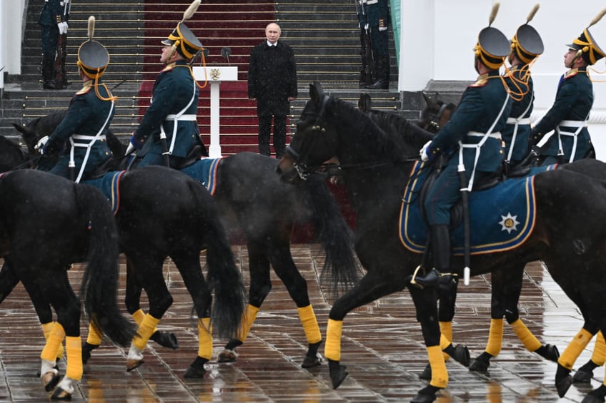 pictures russias putin sworn in for fifth term as president after barely contested election