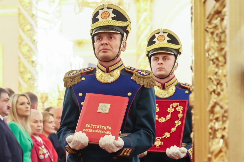 pictures russias putin sworn in for fifth term as president after barely contested election